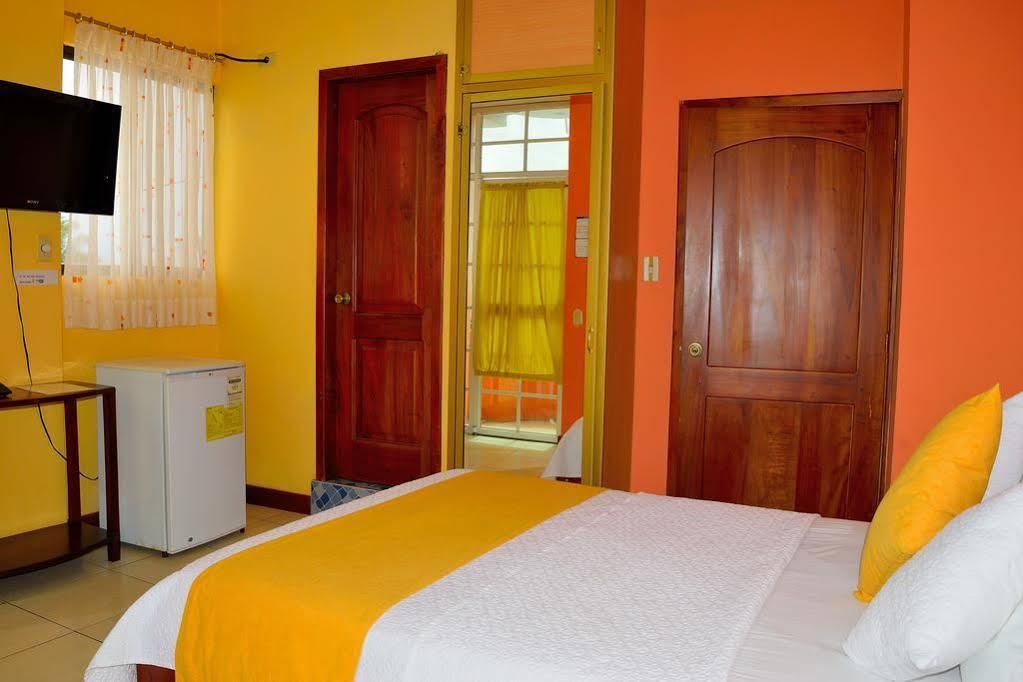 Hostal Carliza Puerto Ayora  Esterno foto