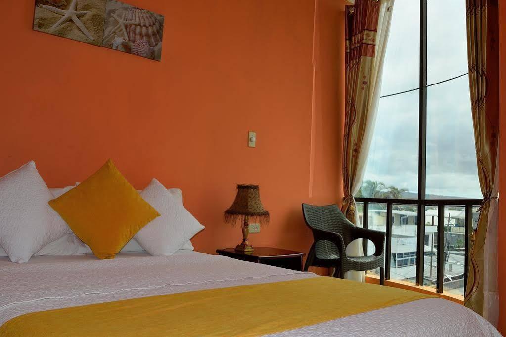 Hostal Carliza Puerto Ayora  Esterno foto