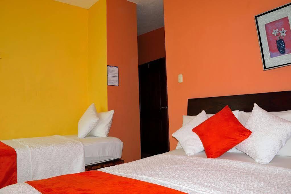 Hostal Carliza Puerto Ayora  Esterno foto
