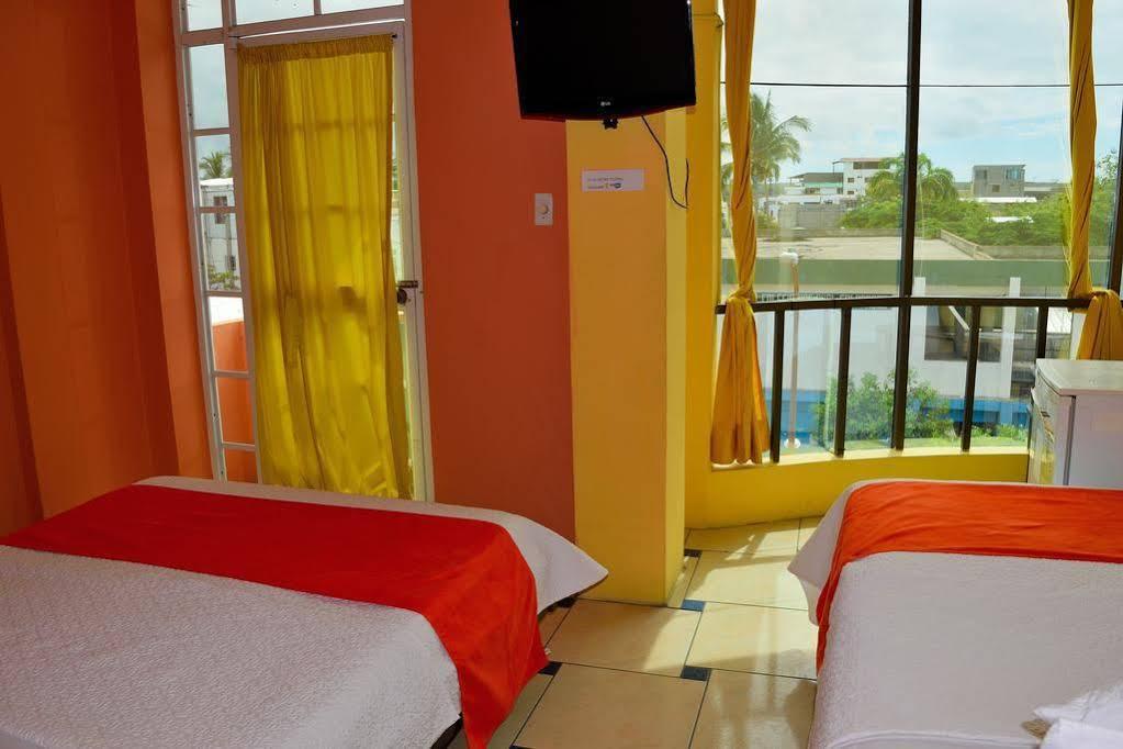 Hostal Carliza Puerto Ayora  Esterno foto