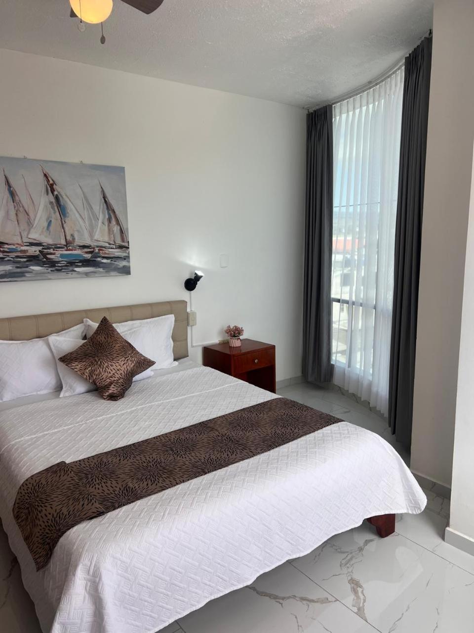 Hostal Carliza Puerto Ayora  Esterno foto
