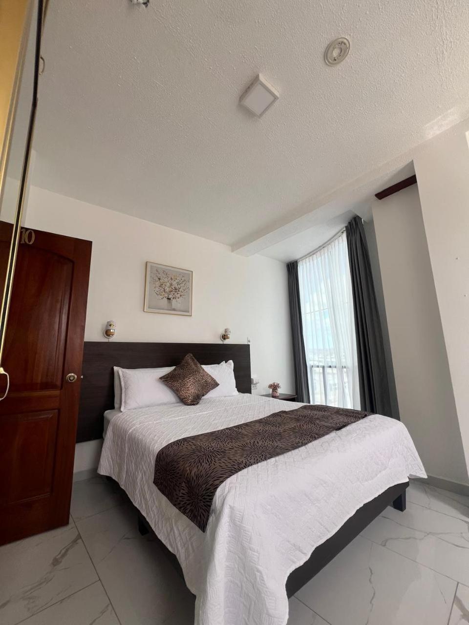 Hostal Carliza Puerto Ayora  Esterno foto