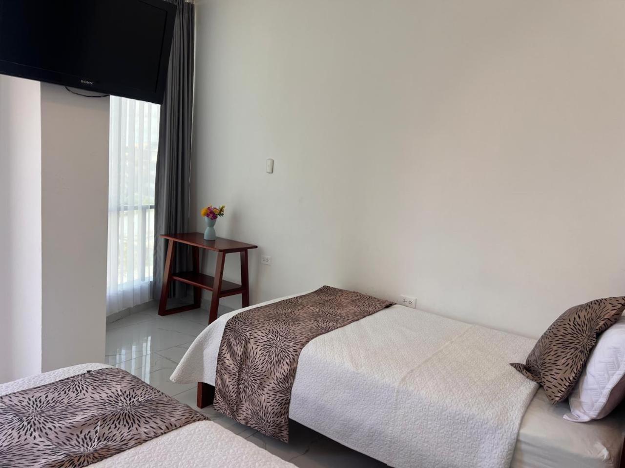 Hostal Carliza Puerto Ayora  Esterno foto
