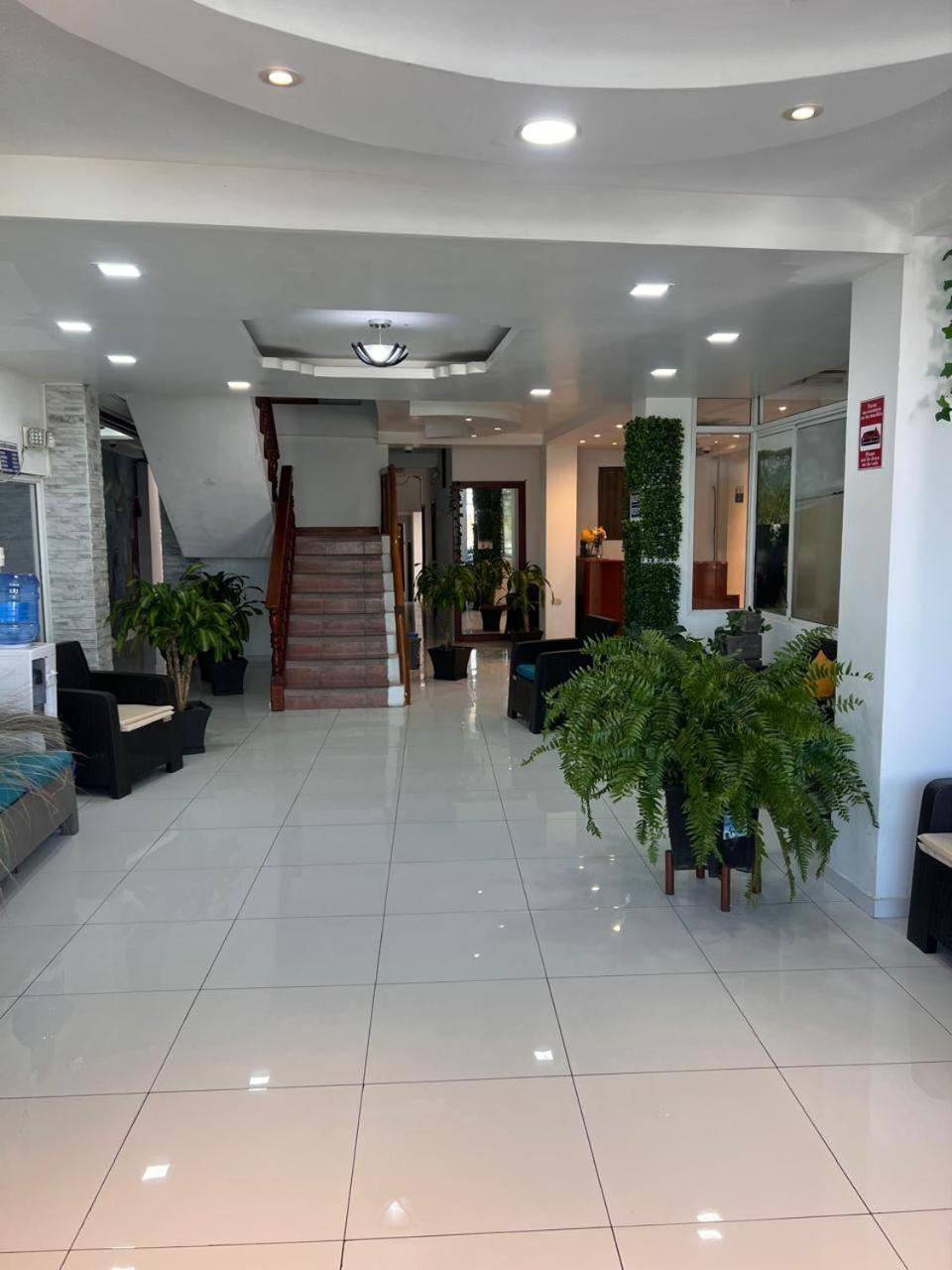 Hostal Carliza Puerto Ayora  Esterno foto