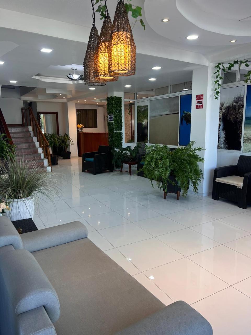 Hostal Carliza Puerto Ayora  Esterno foto