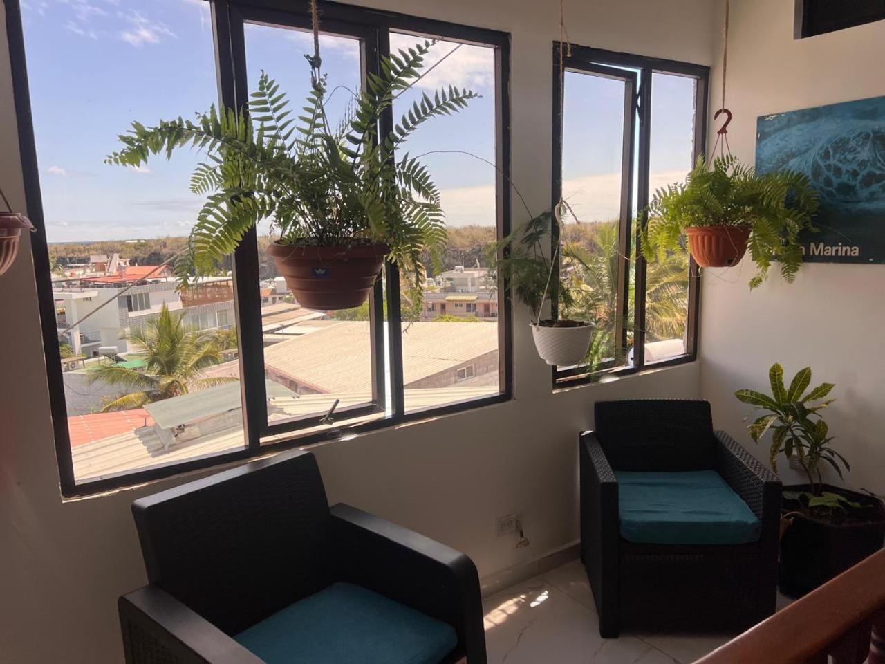 Hostal Carliza Puerto Ayora  Esterno foto